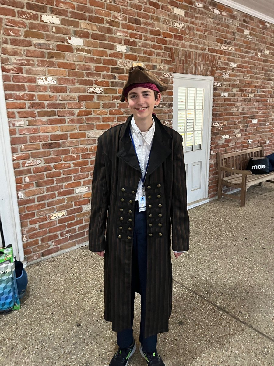 The US Dead Patriots Party recently took over Aldrich Library. After researching historical figures, students dressed the part and shared what they’ve learned with others. History teacher Adam Rowe challenges students to bring history to life as a way to learn about the past.