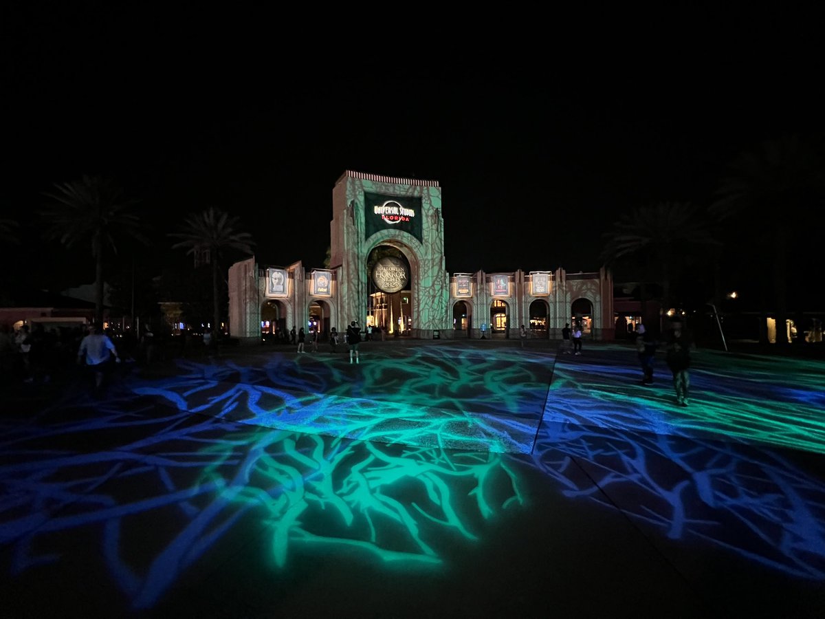 RealJoshMorrow's tweet image. There’s no bad house this year. They’re all genuinely good. There’s no bad scare zone this year. They’re all genuinely good. That’s it. That’s the #HHN34 review. 

#HHN #HHN2025 @UniversalORL @HorrorNightsORL