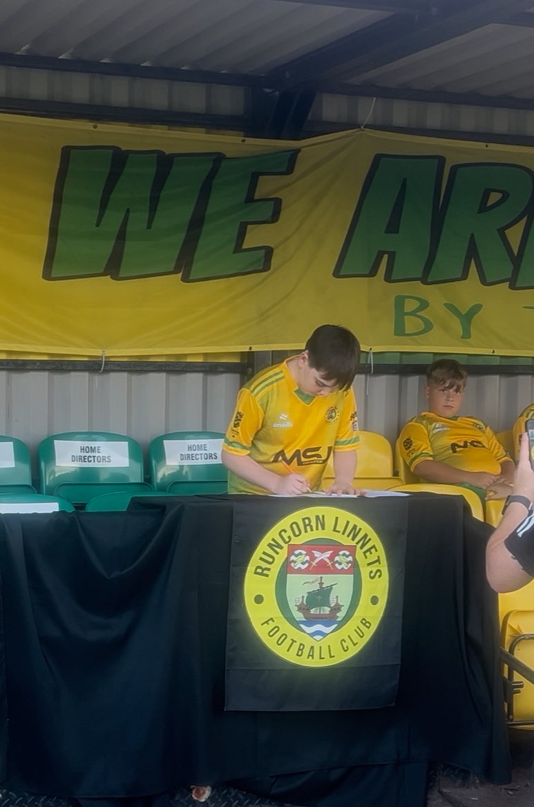 Billy Tino signs for Linnets u11’s Reds from the Pumas with just minutes to spare for an undisclosed fee 
<a href="/RuncornLinnets/">Runcorn Linnets FC</a>