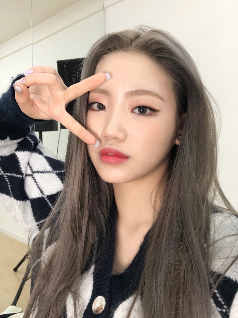 creativcore's tweet image. ¿ustedes creen que sí caigo dentro de la categoría de una chica bonita? porque rn es lo único que deseo ser para unirme a estas #𝑣o͞o𝚍ooʼಪ್ರೀ𝚍๐̈ll𝕤, aunque me conformo con chillarles que son las más bellas del #𝔻𝐂ꕀ病症𝚋ɑc͟k. ¡felicidades!

#ℰllery 𝚟/𝚜 这 𝚠orld! ♡