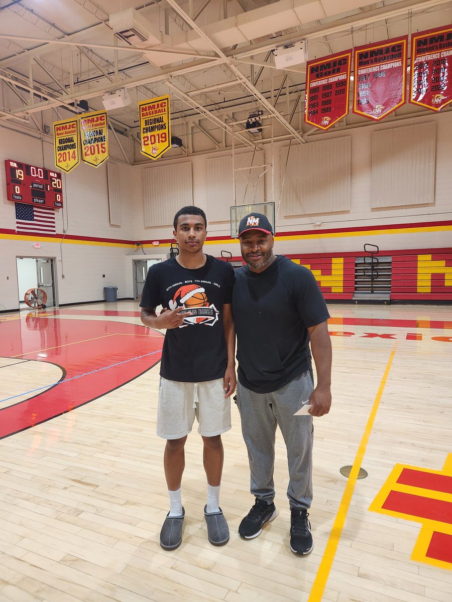 showtimejosef tweet media