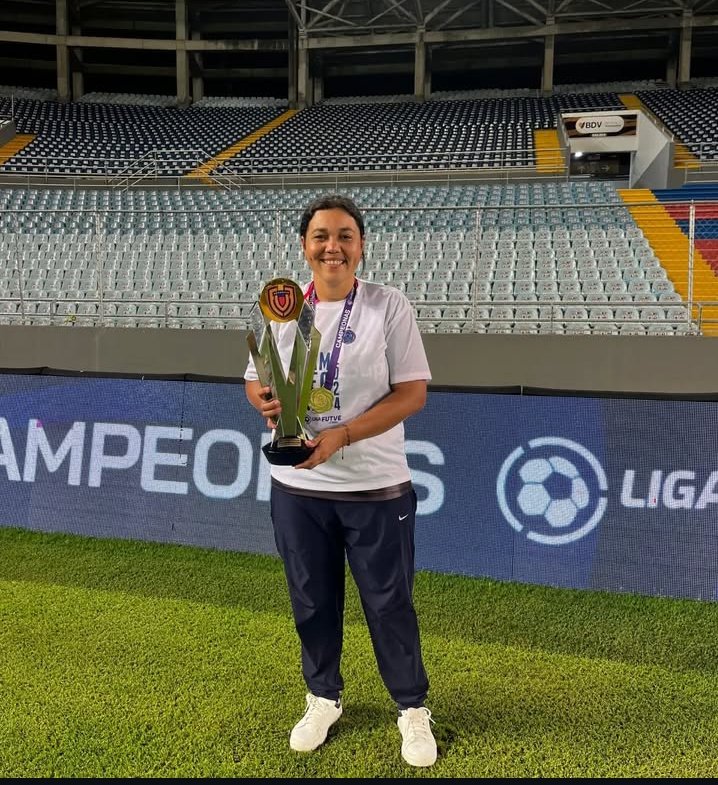 Soy Bicampeona de la <a href="/LigaFUTVEFem/">Liga FUTVE Fem</a> 🏆🥇🌟🌟

Que lindo es trabajar en el mejor proyecto de fútbol femenino de Venezuela: <a href="/adiffem/">ADIFFEM</a> 💙🪷 Gloria a Dios 🙌🏻

Foto1: Dvo Táchira 0-3 ADIFFEM. Cancha Alterna de Pueblo Nuevo (2025)
Foto2: Marítimo 0-3 ADIFFEM. Monumental de Maturín (2024)