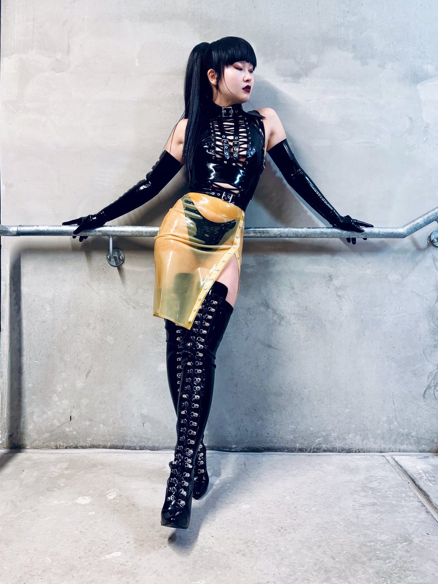 Just enough space under my toes to fit your family jewels… Or maybe your fingers.