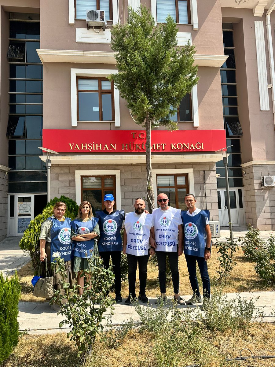 #SYDVdeGREVEdevam
Sosyal devletin yüzü biziz.
O yüz, emeğin değerini görmeli.
<a href="/_cevdetyilmaz/">Cevdet Yılmaz</a> <a href="/tcailesosyal/">T.C. Aile ve Sosyal Hizmetler Bakanlığı</a> <a href="/MahinurOzdemir/">Mahinur Özdemir Göktaş</a> <a href="/csgbakanligi/">T.C. Çalışma ve Sosyal Güvenlik Bakanlığı</a> <a href="/isikhanvedat/">Prof. Dr. Vedat Işıkhan</a> <a href="/SayimMadak/">Dr. Sevim Sayım Madak 🇹🇷</a> <a href="/ztarikdaroglu/">Zafer TARIKDAROĞLU</a> <a href="/LemanYenigunAk/">Leman Yenigun</a> <a href="/ashb_sygm/">Sosyal Yardımlar Genel Müdürlüğü</a>