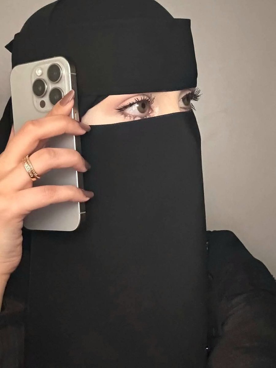 *يأتي العوض علي هيئه رجل يفعل كل مابوسعه حتي يعوضك عن كل مٌر مررتي به وتبقي سعادتك اول اهتمامتهٌ♥️💍*
مساء الورد 🌹