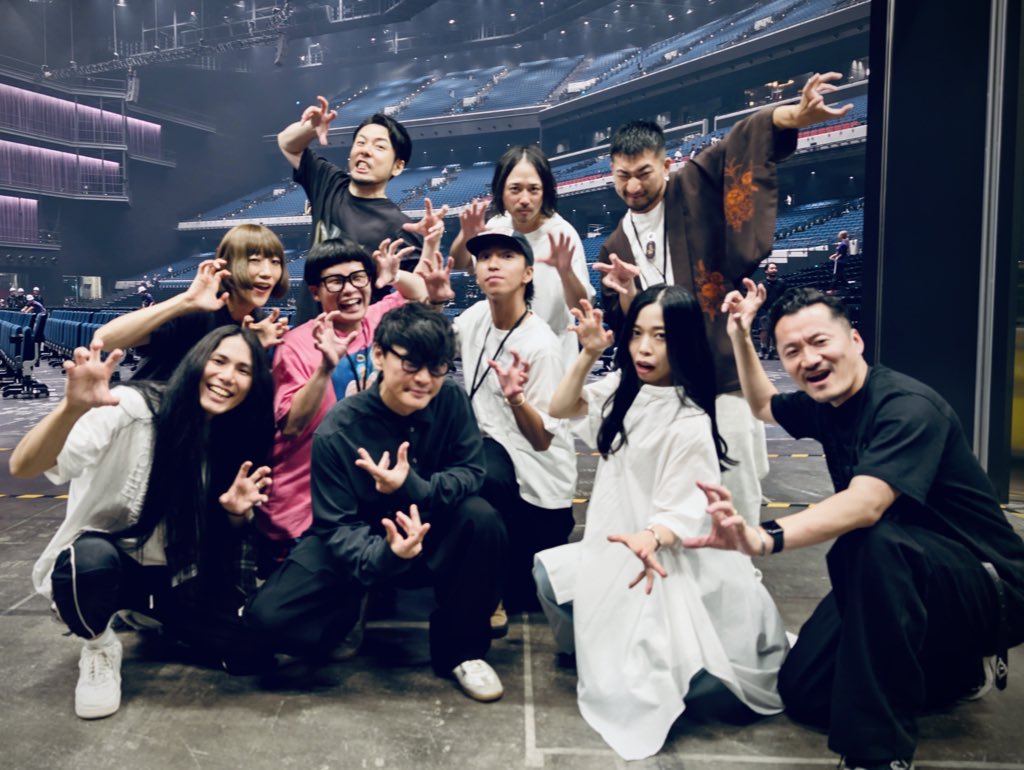 千秋楽の後にサカナクションのメンバーの皆さんと田中監督と📸
#SAKANAQUARIUM2025怪獣 #サカナクション #アーカイブ配信みてね