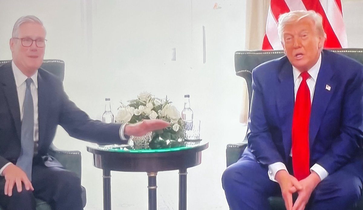 Mr T (@themancmrt) on Twitter photo <a href="/Keir_Starmer/">Keir Starmer</a> I can see the lovely patriotic USA pin on Mr Trump.
Where’s your Union Jack pin, Rodders? 🤔 <a href="/Keir_Starmer/">Keir Starmer</a> I can see the lovely patriotic USA pin on Mr Trump.
Where’s your Union Jack pin, Rodders? 🤔