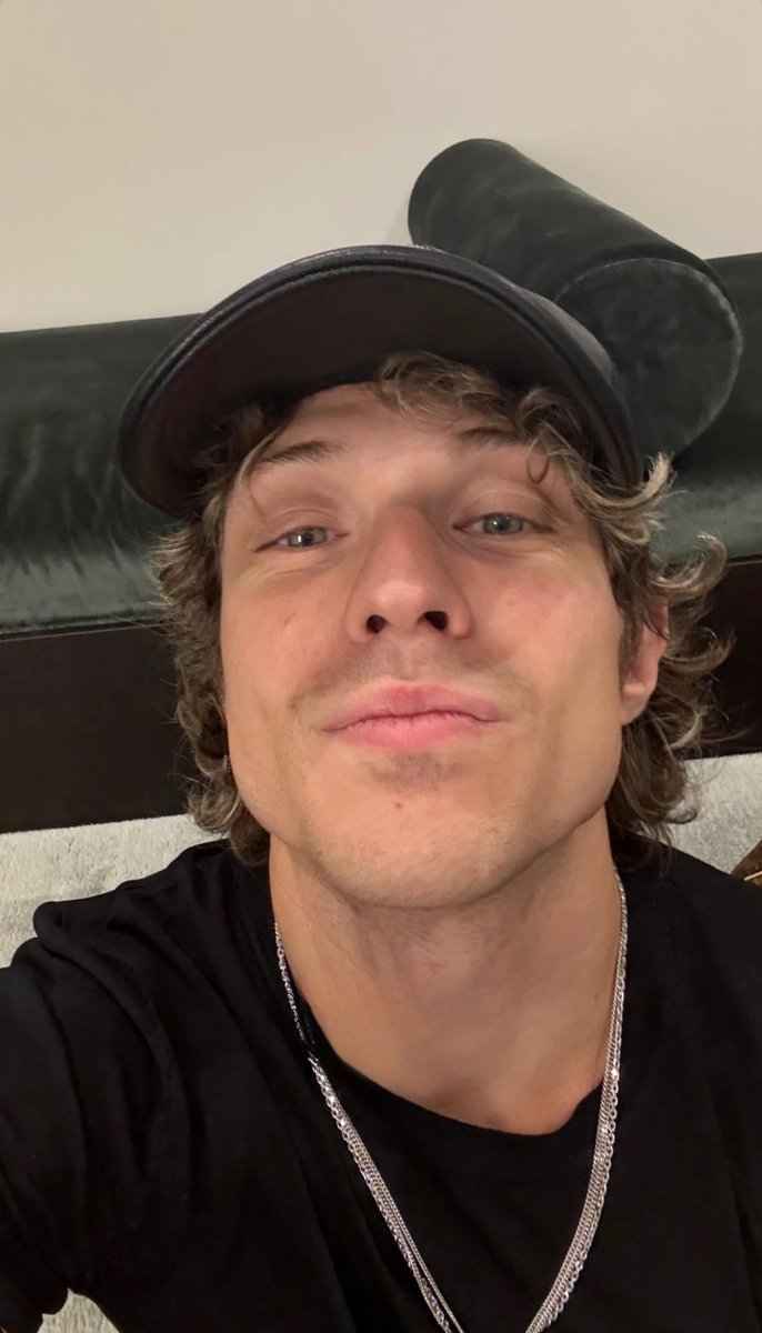 mirivedointe's tweet image. percepitemi così (in ritardo)