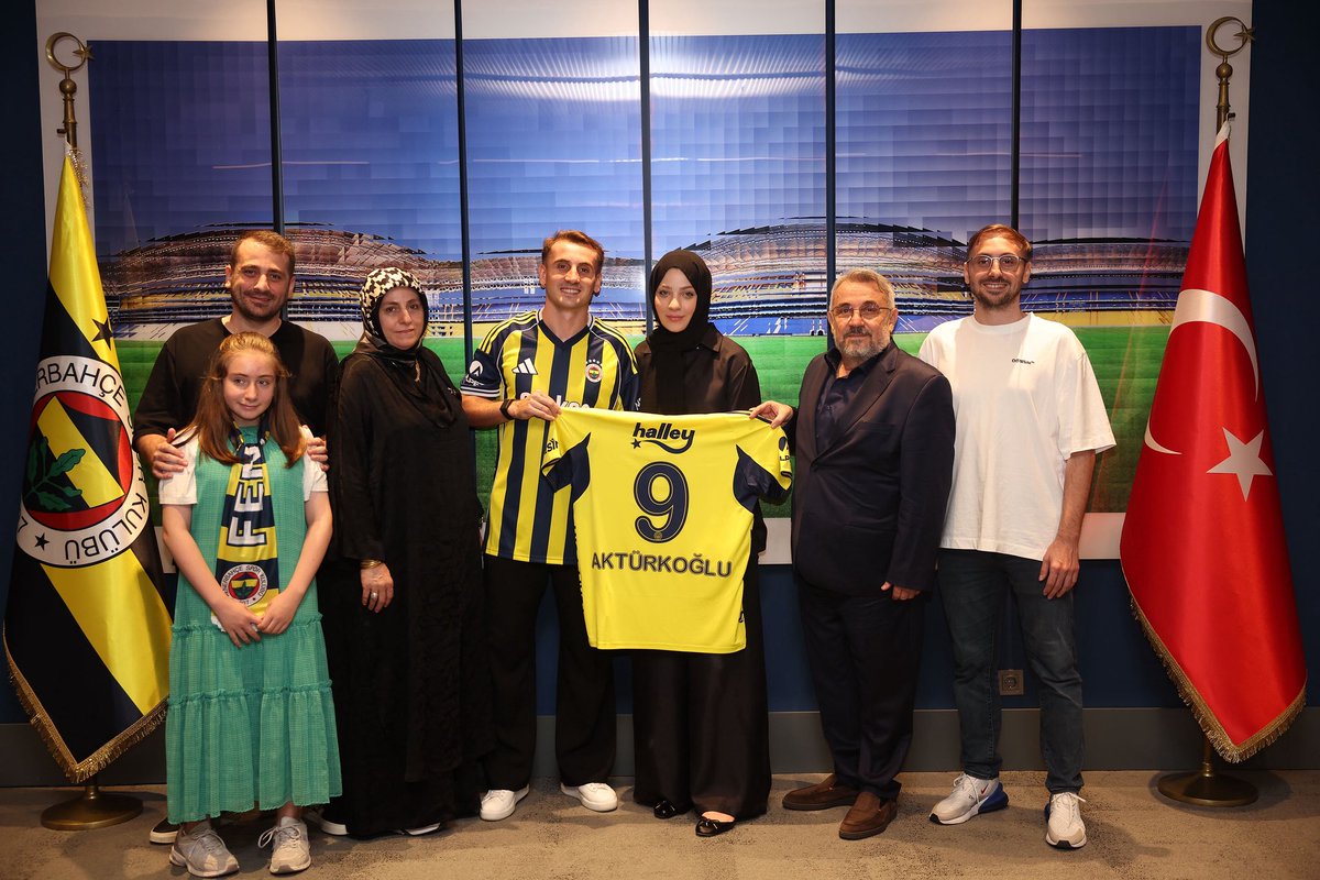 Muhammed Kerem Aktürkoğlu ve ailesi. 

💛💙🇹🇷