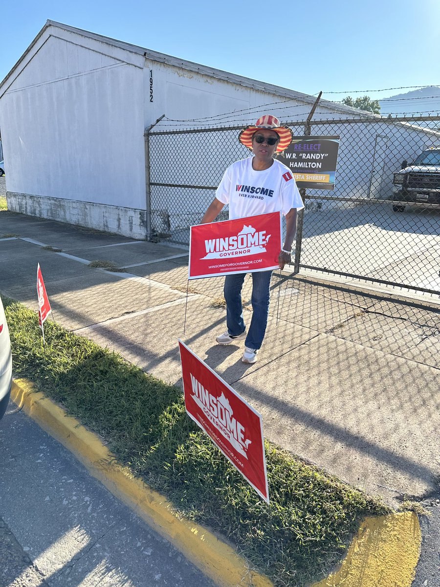 winwithwinsome's tweet image. Putting in the work on this Labor Day. There are no days off on the campaign trail!