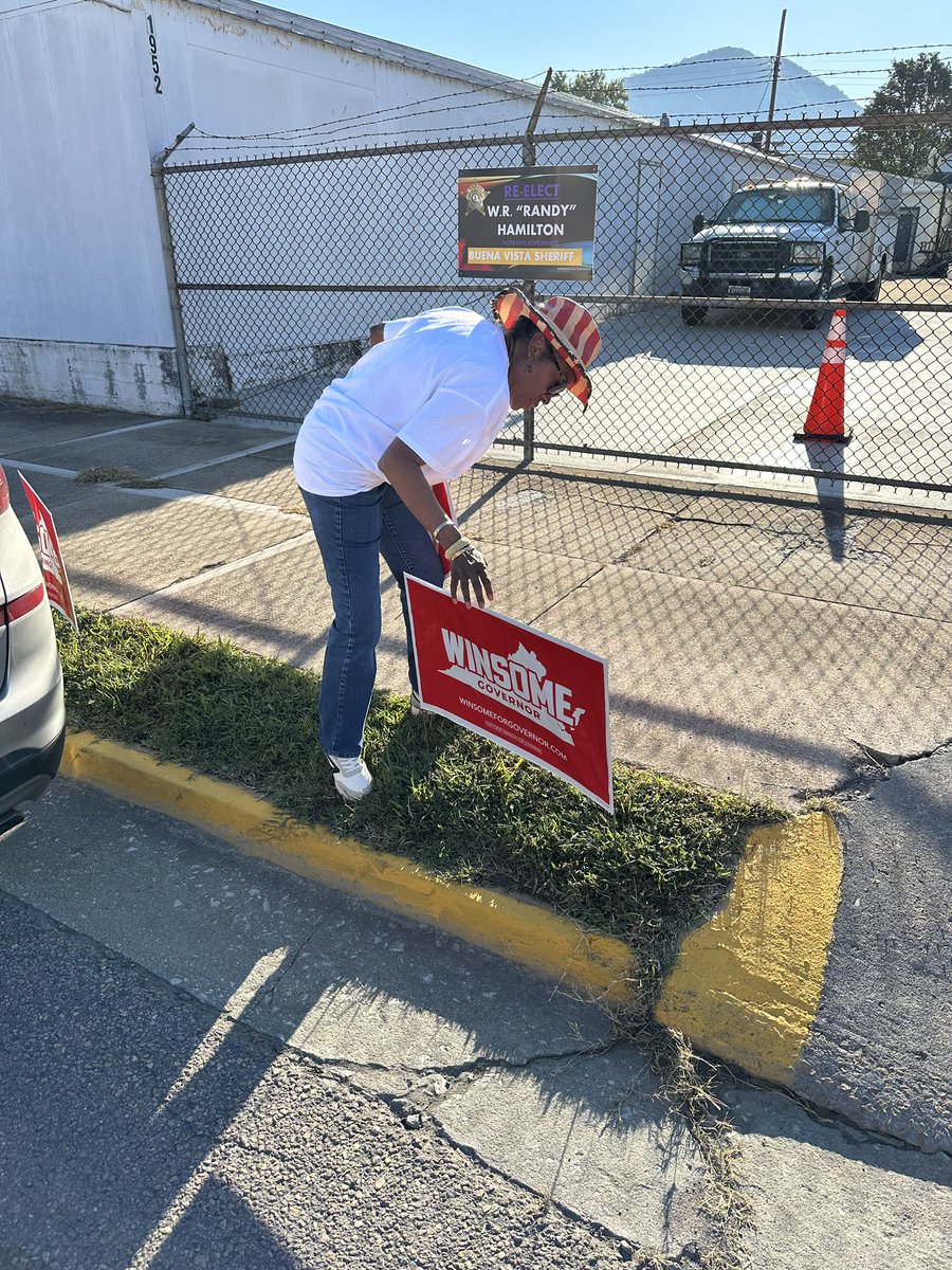 winwithwinsome's tweet image. Putting in the work on this Labor Day. There are no days off on the campaign trail!