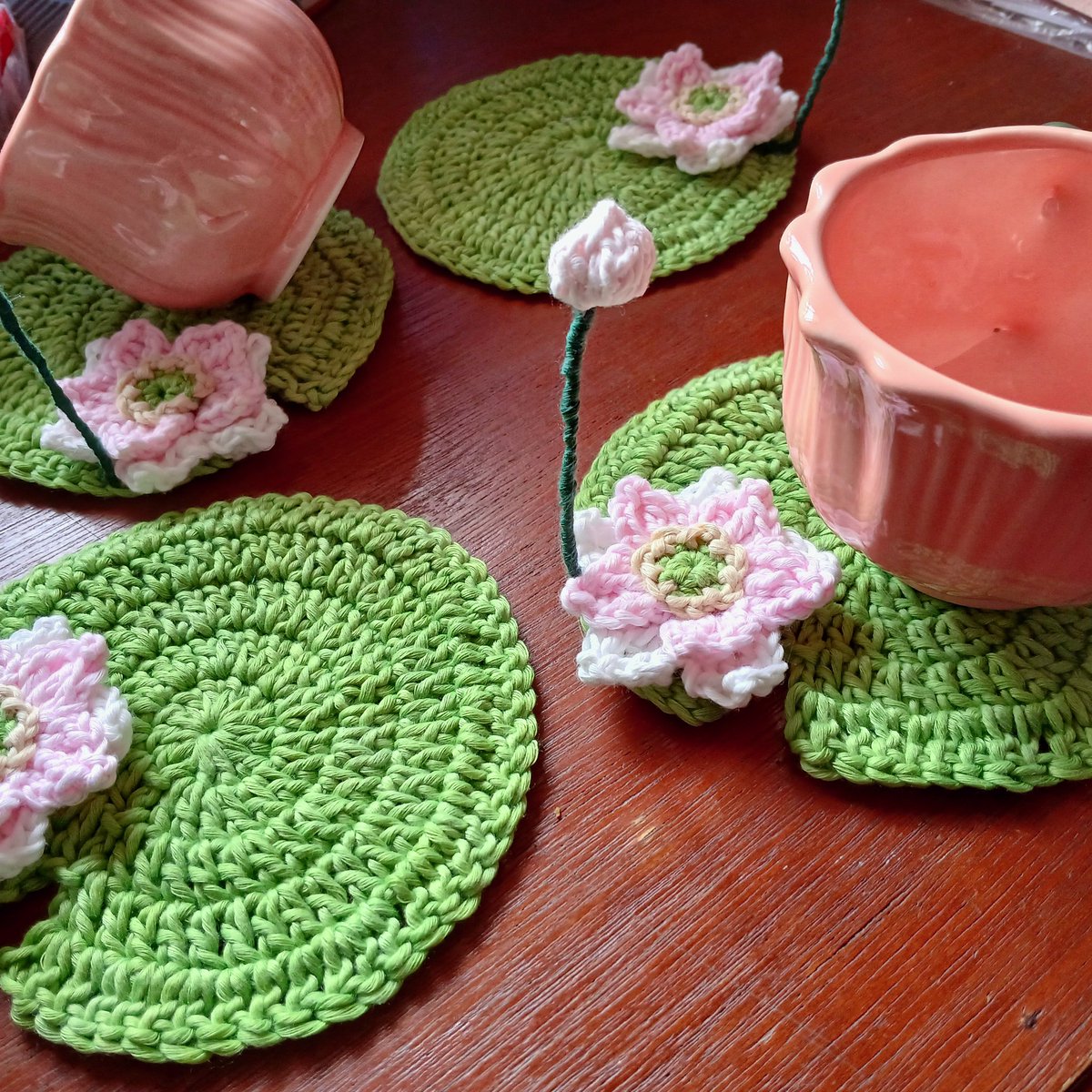 Pink-green and water lily as a symbol of resilience 🪷
