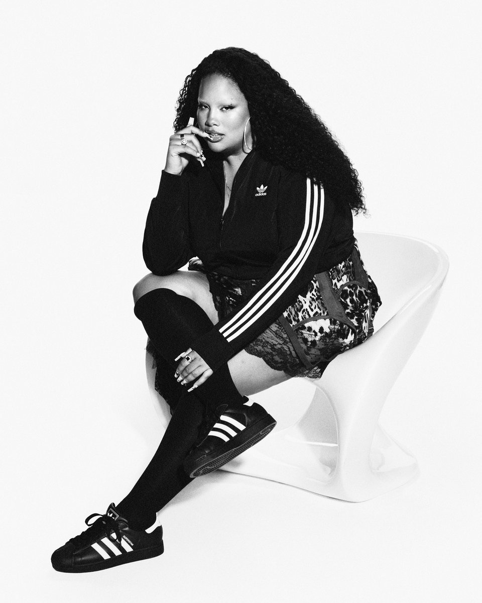 adidasUK's tweet photo. An edge that turns heads.

#adidasSuperstar https://t.co/3RGYZov2Qo
