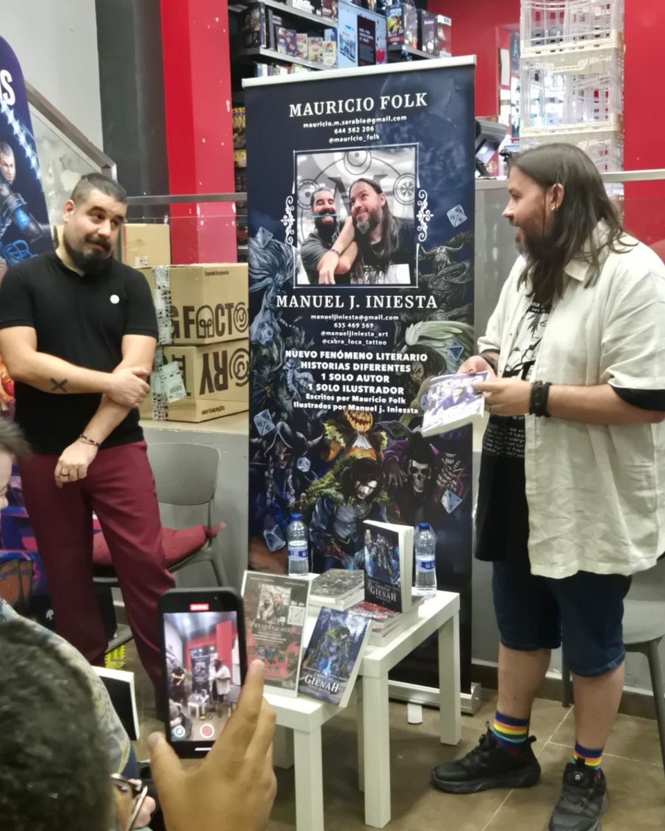 Comic Stores tweet media