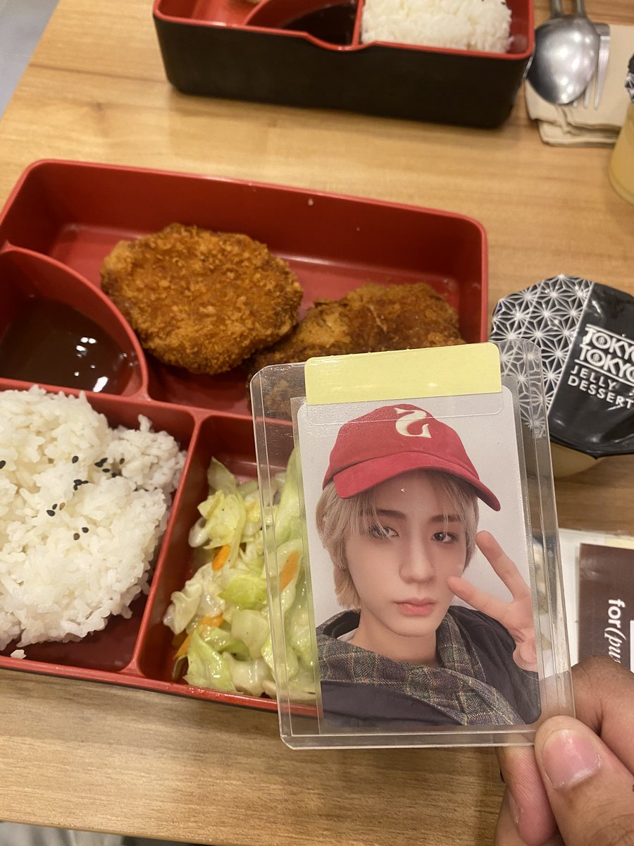 hyooniesworld's tweet photo. ✧#boynextdoormails #ulanmails ✧
ahckkk he finally came and brought him to dinner thank you @myngtini !!
#myngthnx #onedooreats https://t.co/6xaRt7fyHp
