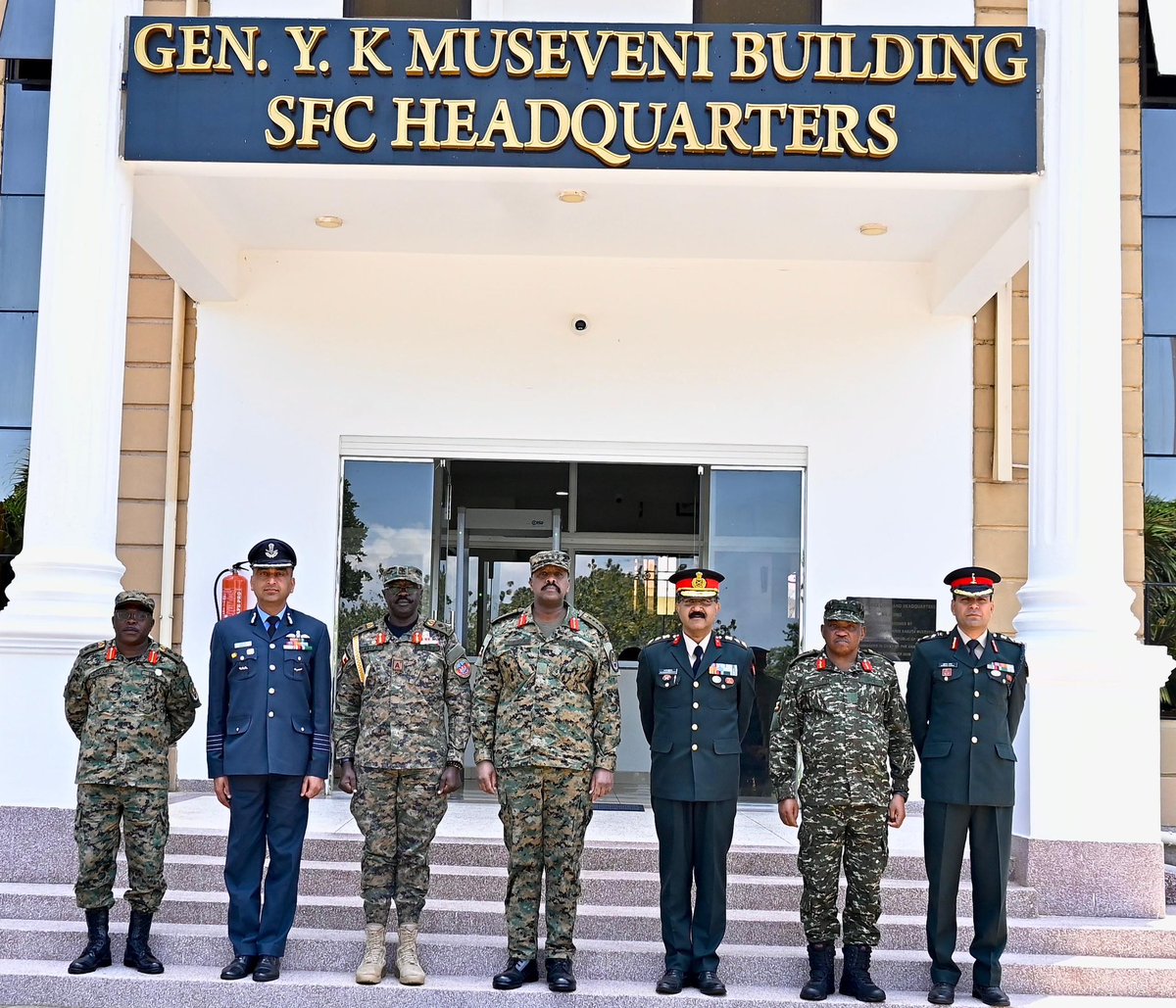ampumuzakalvin's tweet image. Gen @mkainerugaba today welcomed the new Indian Military Advisory &amp;amp; Training Team at SFC HQ Entebbe, reaffirming Uganda–India’s strong defence partnership built on training, knowledge sharing &amp;amp; mutual respect. 🇺🇬🤝🇮🇳
#UPDF #India #Uganda #DefenceCooperation #Partnership #IMATT