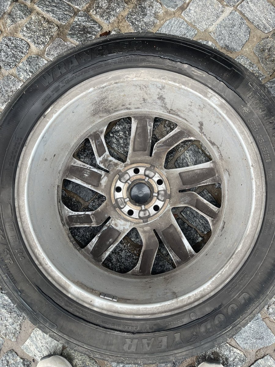 Laureaninga tweet media