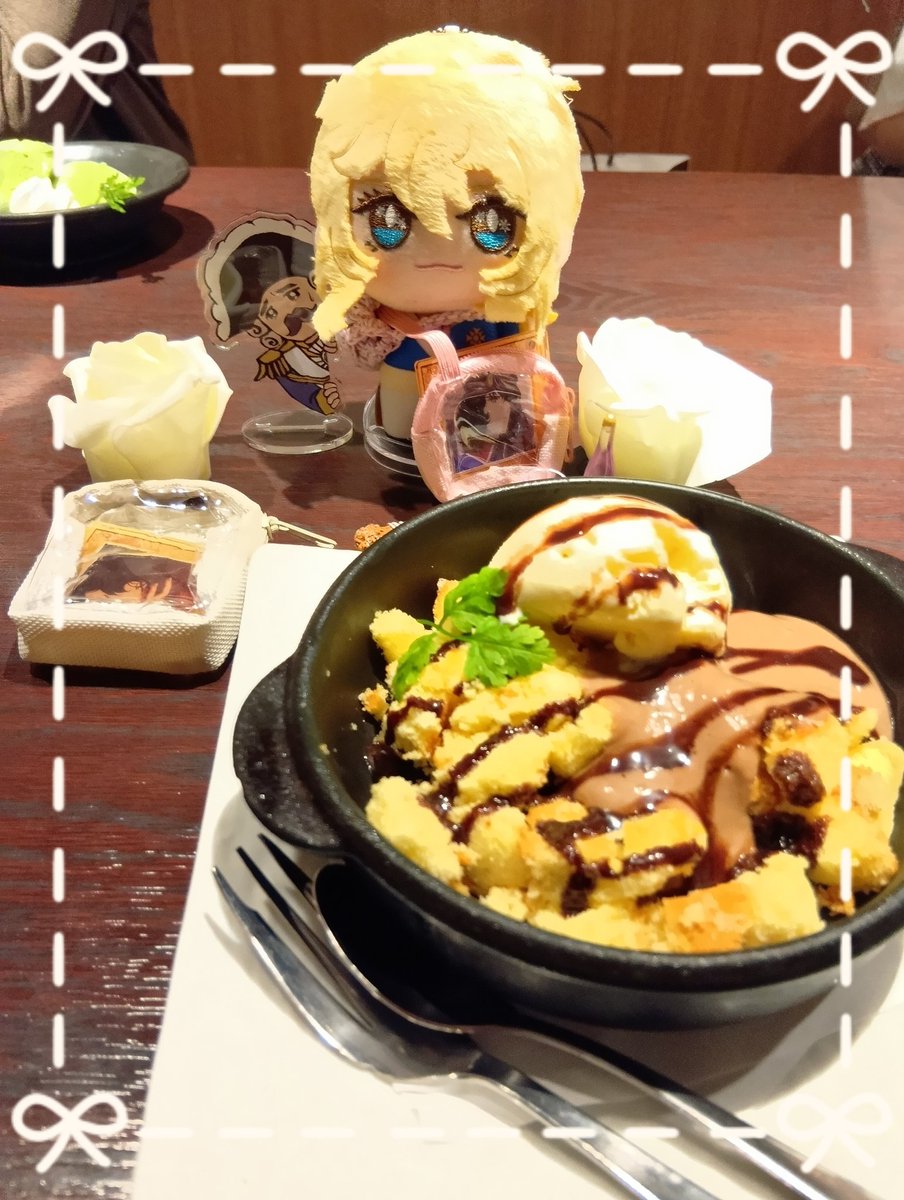 学生時代の友達とその娘さん（26）とランチしてる時に娘さんにベルばら知ってる？って聞いたら「知ってます。白目剥いてるアニメですよね」って言われた😱あたしが白目剥いちゃったわ。
お気に入りのわかさん<a href="/waka_book55/">宇野わか🍀えほん描くひと</a>のダグー大佐。かわいい😆早くダグー大佐囲む会やりたい
わかさんに許可済です