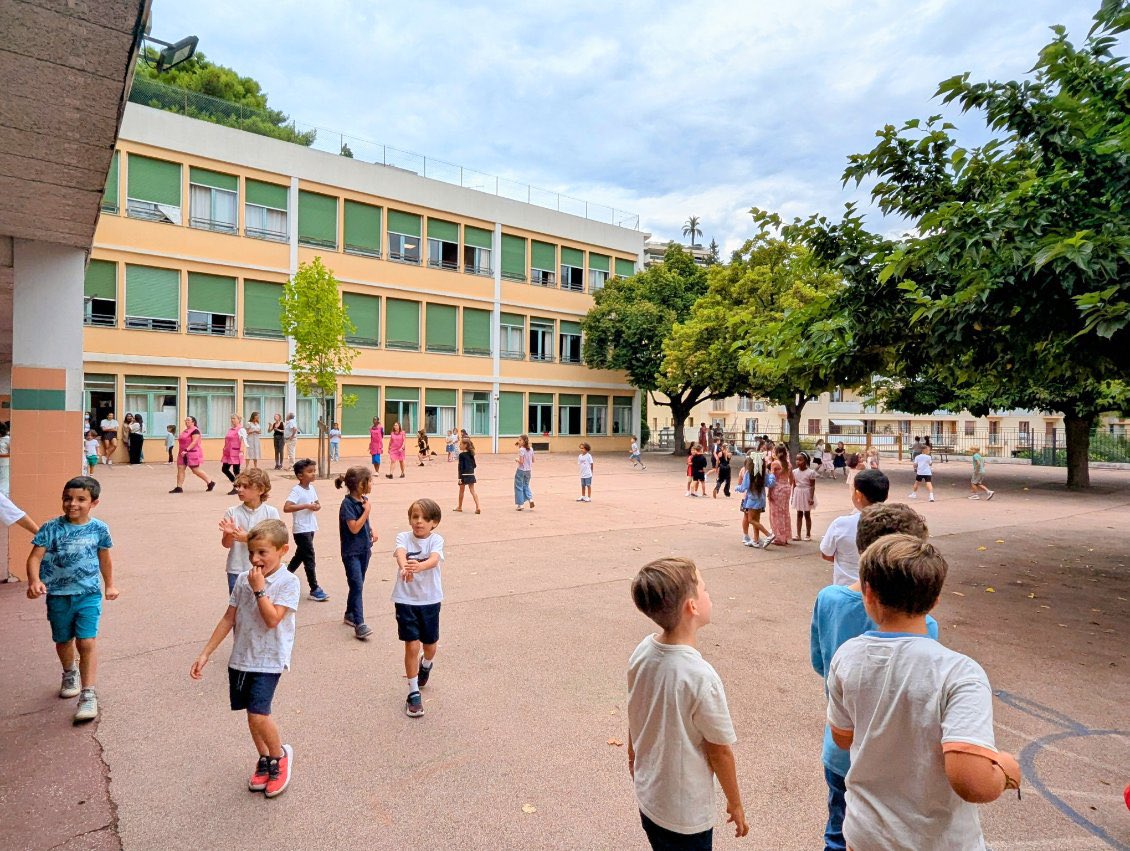 Excellente #Rentrée2025 aux élèves, aux enseignants et à l'ensemble de la communauté éducative des Alpes-Maritimes.
Je vous souhaite une année riche en découvertes et en réussites!