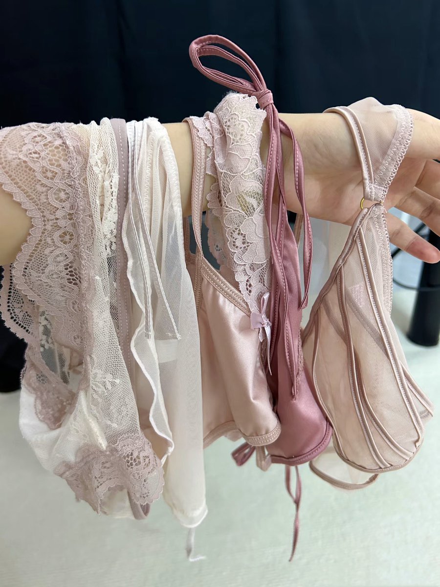 今天见了一个合作伙伴，女的，博士，公司创始人，健谈谦虚有深度。
回到家，突然觉得洗好澡澡穿哪条内裤都不香了，男士是不是特喜欢挑战博士？