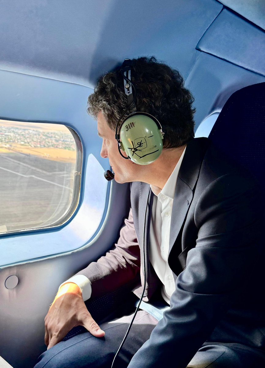 NicusorDanRO's tweet image. Welcome, President @vonderleyen, to the Black Sea shore!
 
This region is of strategic importance for European &amp;amp; Euro-Atlantic security and Romania plays its responsible role as a littoral EU member state &amp;amp; a NATO Ally on the Eastern Flank.
 
Our joint visit here today also…