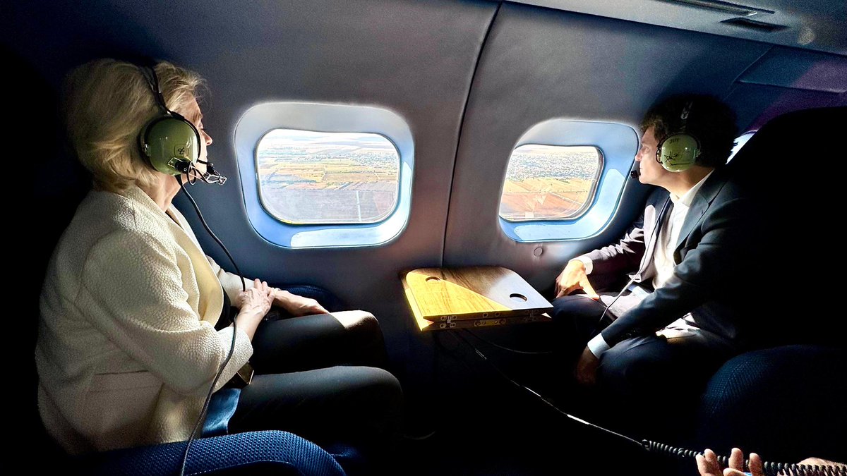 NicusorDanRO's tweet image. Welcome, President @vonderleyen, to the Black Sea shore!
 
This region is of strategic importance for European &amp;amp; Euro-Atlantic security and Romania plays its responsible role as a littoral EU member state &amp;amp; a NATO Ally on the Eastern Flank.
 
Our joint visit here today also…