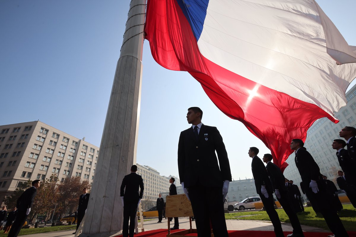 ¡Muy buenos días!🌞
🗓️Hoy iniciamos el mes de la patria, Chile entero se viste de tricolor, con nuestra flamante bandera.🇨🇱
 ¡¡¡Les deseamos un gran inicio de semana y del mes de nuestra República!!!😀