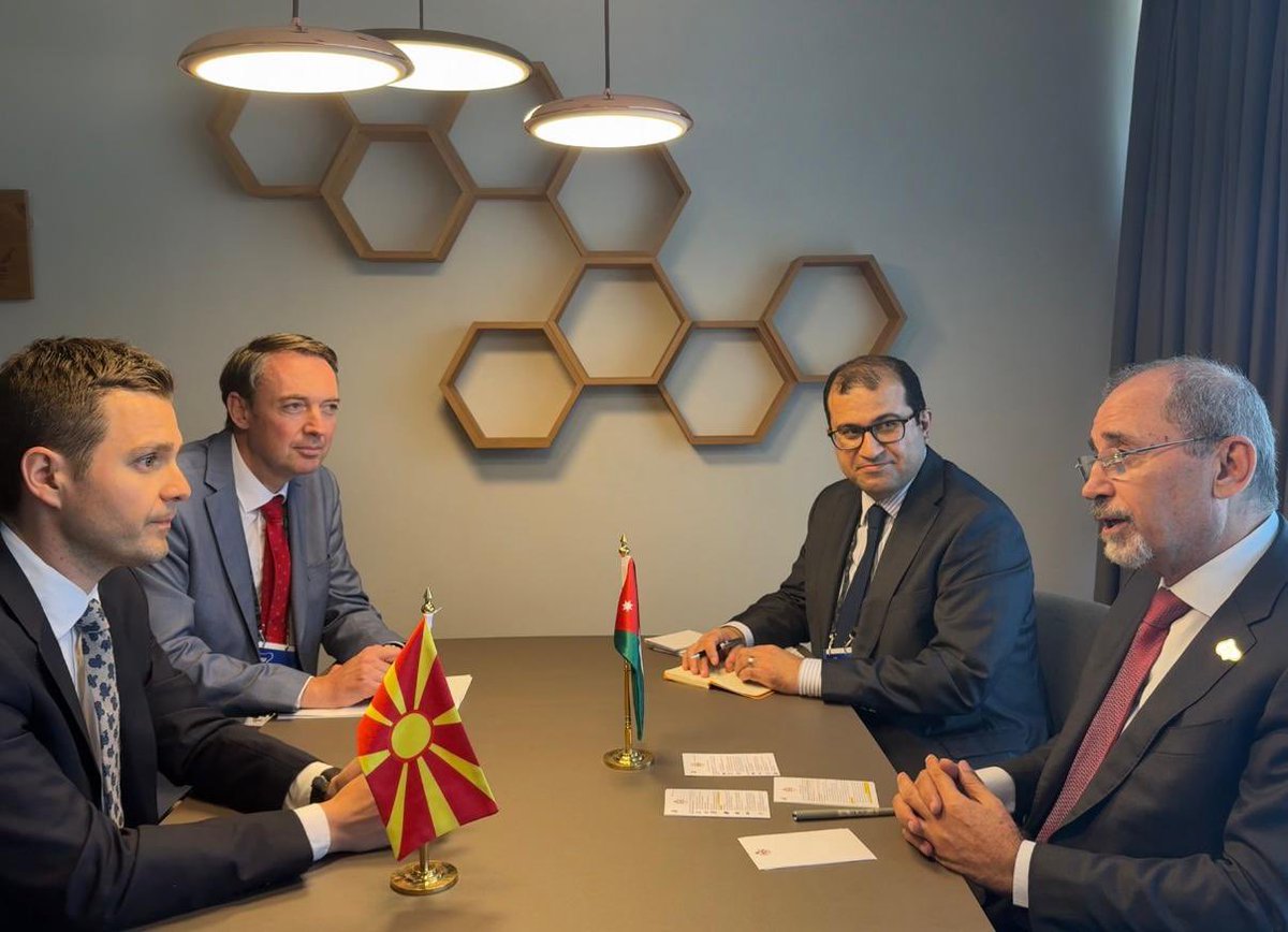 يجتمع الآن نائب رئيس الوزراء ووزير الخارجية وشؤون المغتربين أيمن الصفدي <a href="/AymanHsafadi/">Ayman Safadi</a>، مع وزير الخارجية والتجارة الخارجية في جمهورية مقدونيا الشمالية تيمكو موتشونسكي <a href="/TimcoMucunski/">Timco Mucunski</a>، على هامش أعمال منتدى بليد الاستراتيجي العشرين في سلوفينيا. 

#الأردن 
#مقدونيا_الشمالية
#BSF2025