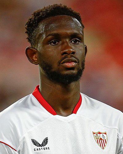 Conmigo ninguno de los dos jugaba un minuto mas en el Sevilla

Dos jugadores que no han aportado nada al equipo y se les ha ofrecido varias veces propuestas para renovar a la baja y las han rechazado.