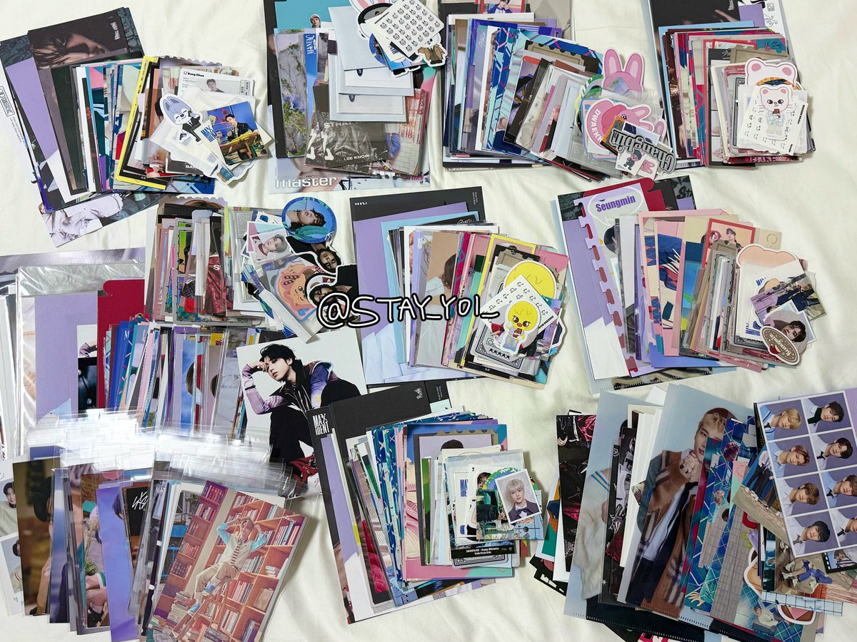 STAY_Y01_'s tweet photo. 昔から集めていたグッズが増えすぎたので少しずつお譲りに出そうと思います🙇🏻‍♀️
3日からメンバー別に投稿します✨

※写真に載ってないのもあります！

StrayKids スキズ トレカ KARMA 買取 交換 共同購入 代行 会場限定 バンチャン リノ チャンビン ヒョンジン ハン フィリックス スンミン アイエン https://t.co/0b77hfPjwo