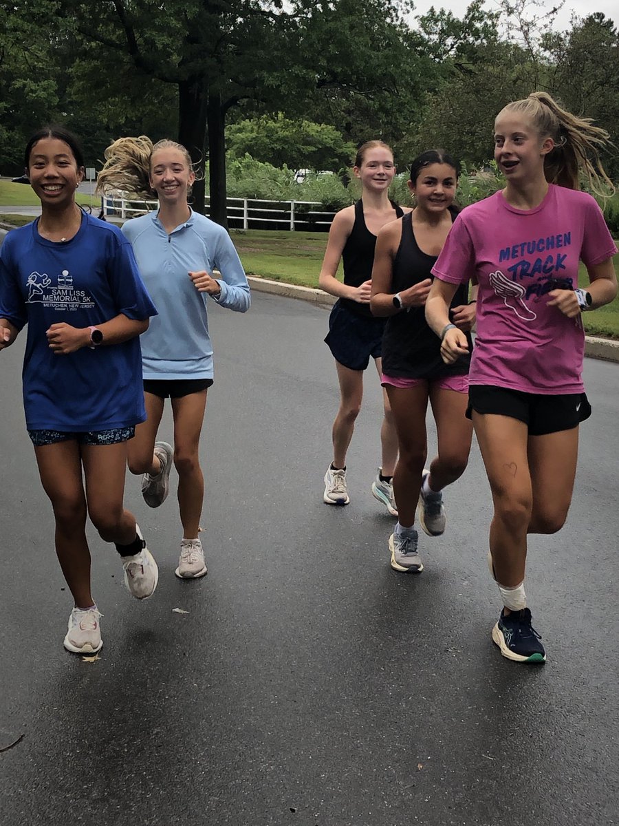 mhsxctf's tweet image. This Metuchen XC group put in their miles this summer - meeting as a team every Tuesday,Thursday, & most Saturdays & on their own the other days.
Our new girls got their spikes at Runner’s High Spike Night last week so we are so ready & excited to see this young team develop!