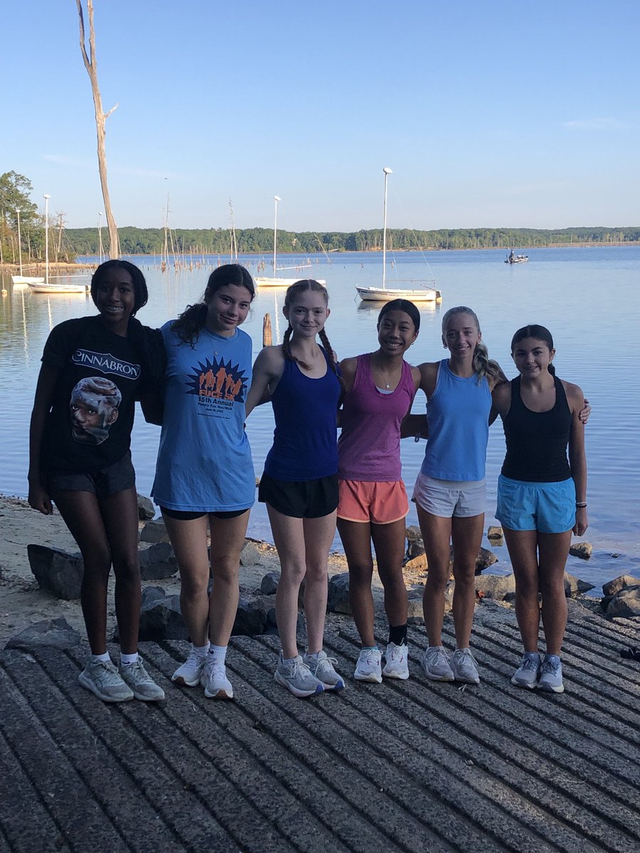 mhsxctf's tweet image. This Metuchen XC group put in their miles this summer - meeting as a team every Tuesday,Thursday, & most Saturdays & on their own the other days.
Our new girls got their spikes at Runner’s High Spike Night last week so we are so ready & excited to see this young team develop!
