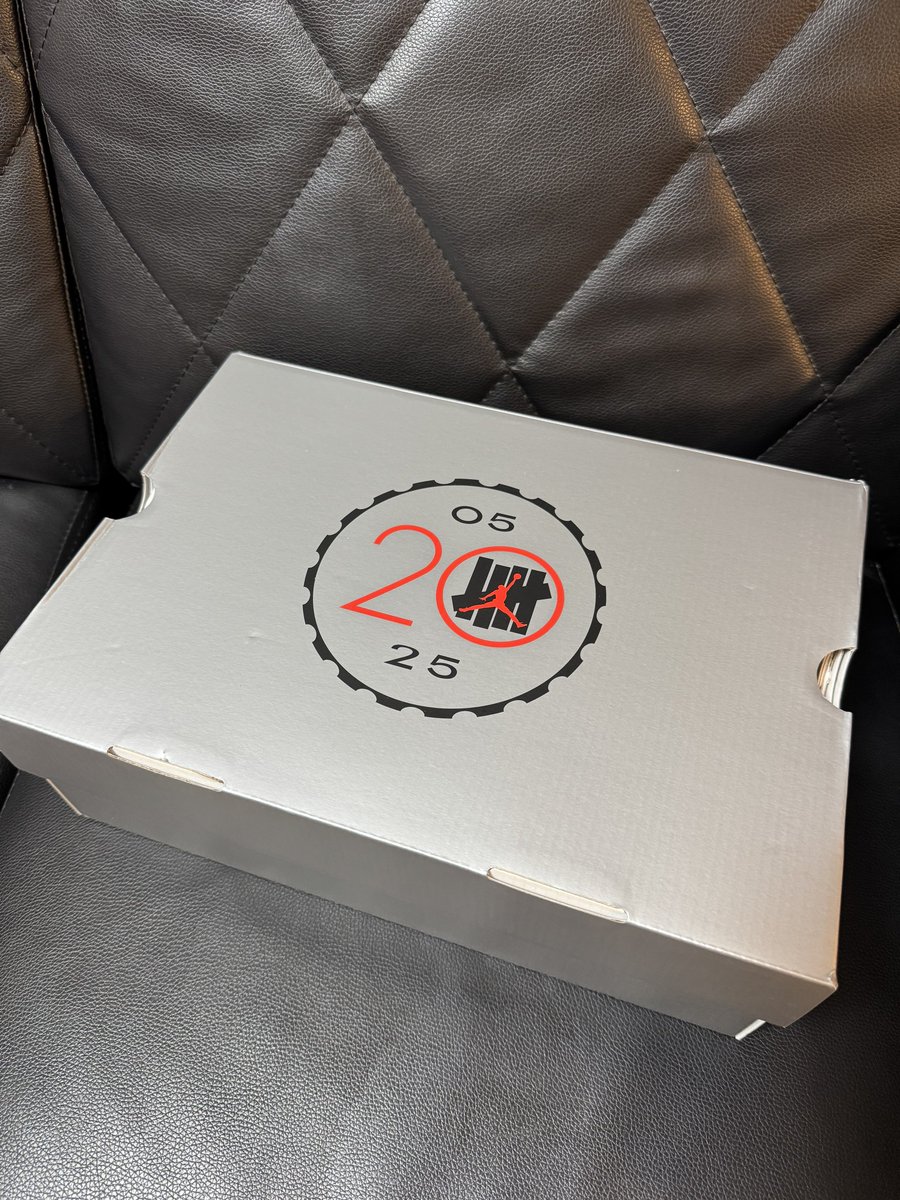 nx_xb3's tweet image. UNDEFEATED × Nike Air Jordan 4 Retro "Deep Green" (2025)
無事に到着🏠🏠🏠
しっぶい！！！！！
特別仕様がいいね😍❤️‍🔥

#NIKE 
#SNKRS 
#gotem 
#Undefeated