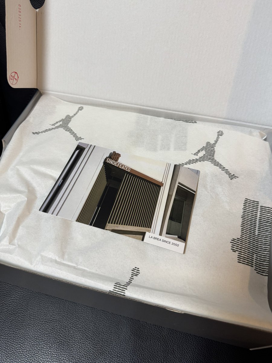 nx_xb3's tweet image. UNDEFEATED × Nike Air Jordan 4 Retro "Deep Green" (2025)
無事に到着🏠🏠🏠
しっぶい！！！！！
特別仕様がいいね😍❤️‍🔥

#NIKE 
#SNKRS 
#gotem 
#Undefeated