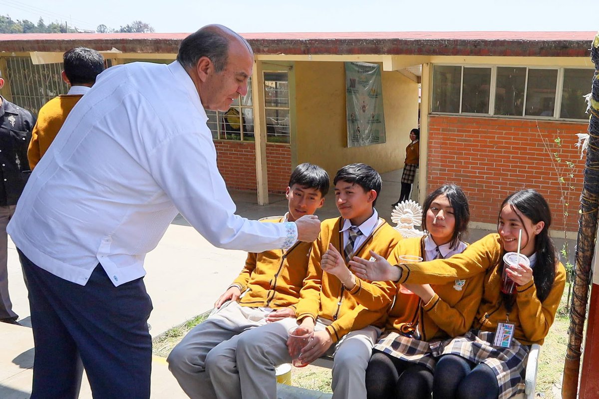 "​El aula es un espacio donde cada mente brilla con su propia luz. El regreso a clases nos recuerda que el verdadero aprendizaje no se mide en notas, sino en las conexiones, el autoconocimiento y el respeto que construimos juntos."

Hoy comienza una nueva semana, un nuevo mes y,