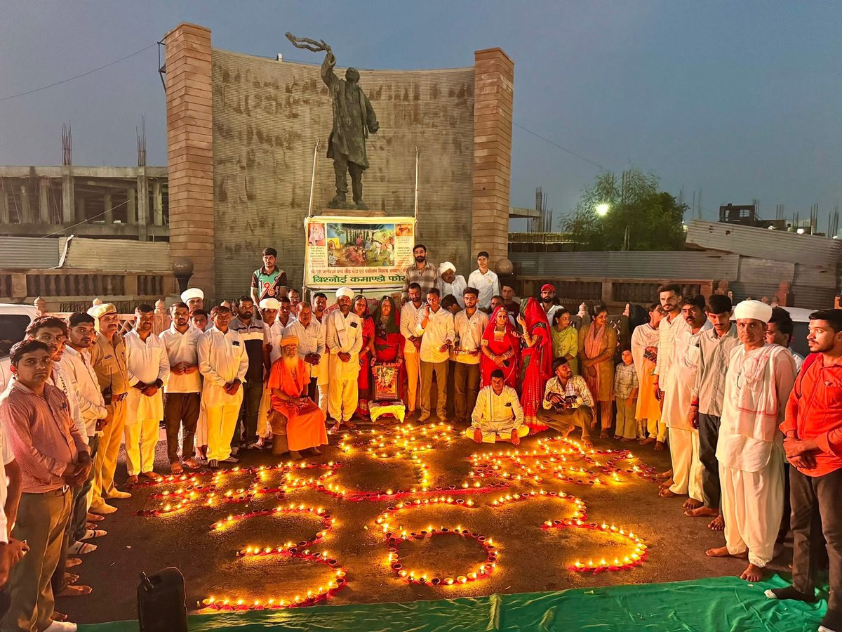 पर्यावरण के रक्षक खेजड़ली के शहीदों की याद में 363 दीप जलाकर जोधपुर में पर्यावरण प्रेमियों ने दी श्रद्धांजलि

#bishnoi #maaamritadevi #jodhpur #jodhpurpeople #bishnoi #bishnoism #khejri #enviroment #shraddhanjali #deep