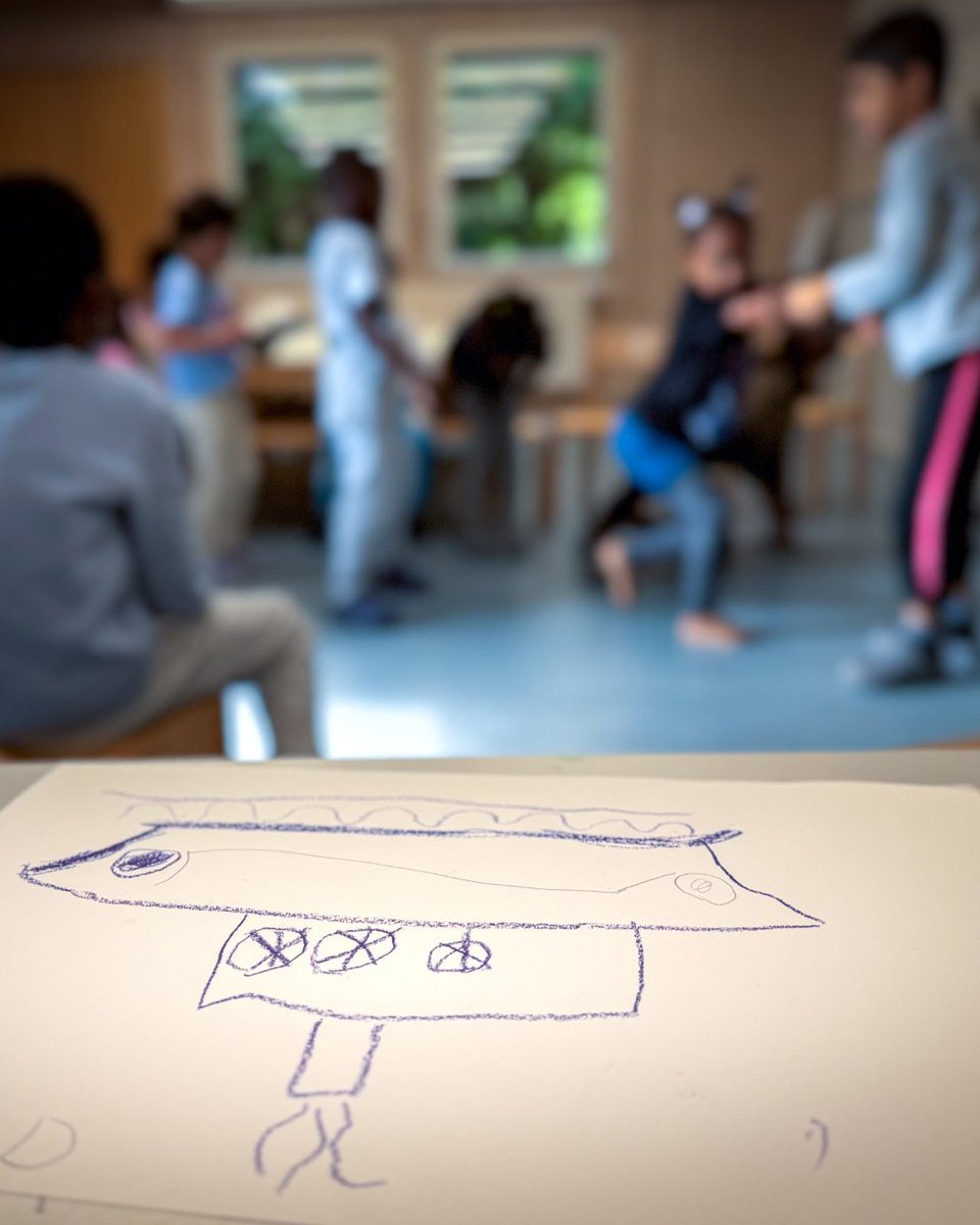 Bei meinem Besuch der Schulklassen im Bundesasylzentrum durfte ich erleben, wie Kinder und Jugendliche, die neu in die Schweiz gekommen sind, in der Schule einen wertvollen Lern- und Begegnungsort finden. In spielerischer Atmosphäre lernen sie Deutsch und erhalten Unterstützung.