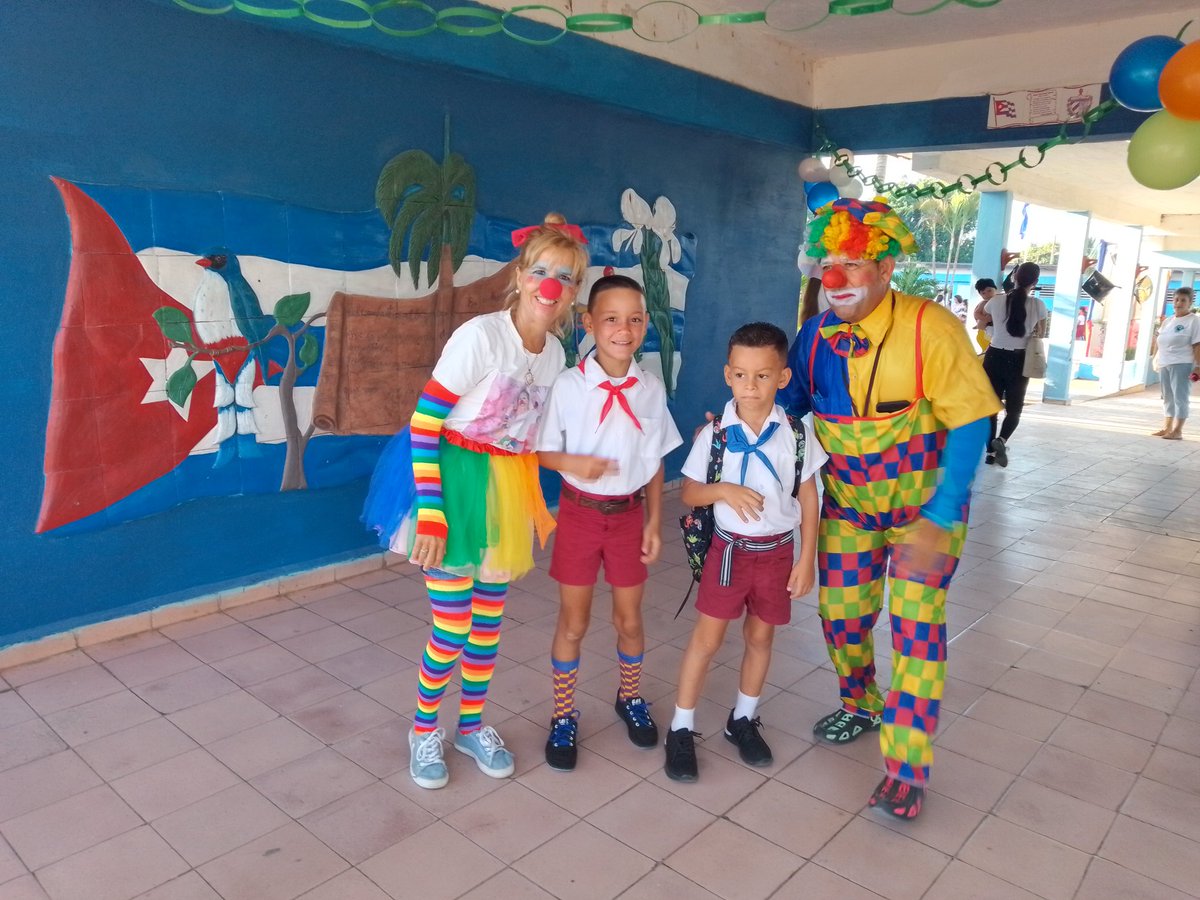 Camagüey despertó hoy con el alma vestida de colores y esperanza. Miles e rostros infantiles y juveniles vuelven a llenar las calles para darle ese toque especial a septiembre . Comienza un curso escolar y lo celebramos desde la escuela especial Rescate de Sanguily de Sibanicú