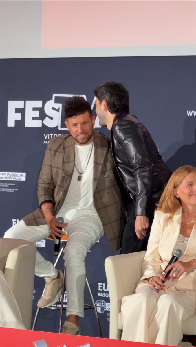 <a href="/PabloLopezMusic/">Pablo López</a> <a href="/FesTVal/">FesTVal</a> <a href="/mikasounds/">MIKA</a> <a href="/_MaluOficial_/">Malú</a> <a href="/evagonzalezf/">Eva González</a> <a href="/SebastianYatra/">Sebastian Yatra</a> <a href="/joaquina/">joaquina</a> <a href="/CarlaMorrisonmx/">Carla Morrison</a> 🌸 BOMBAZO: La asesora de <a href="/PabloLopezMusic/">Pablo López</a> será <a href="/chiaraoliver/">kiki</a>. 

¿Qué estarán cuchicheando? ¿Pactarán con <a href="/SebastianYatra/">Sebastian Yatra</a>? 🤭

¡Qué ganas de #LaVoz! MUY PRONTO. #FesTVal