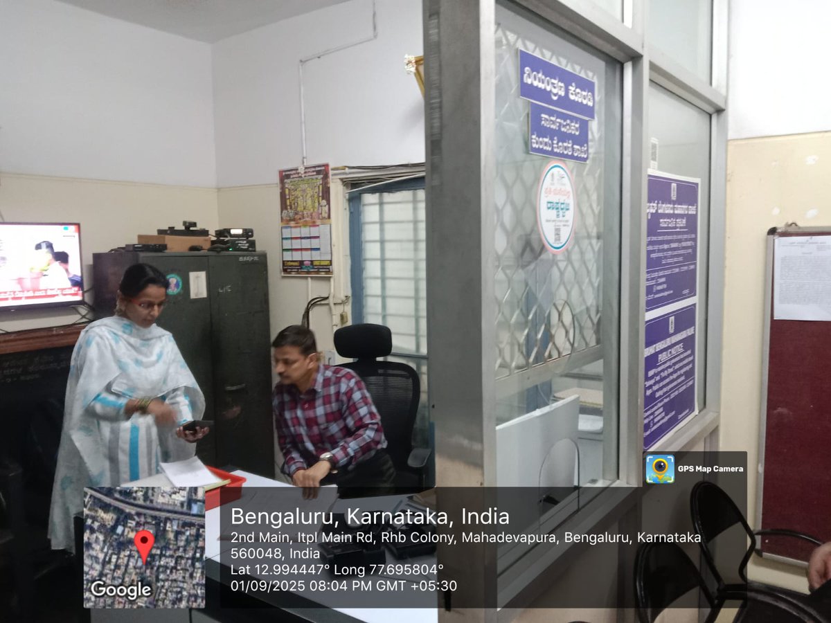 BCCCofficial's tweet image. #Mahadevapura Zonal Commissioner Ramesh inspected and reviewed rain-related complaints at the Zonal Control Room.

#BBMP #BBMPCares #bengalururains #BengaluruRain #BangaloreRains