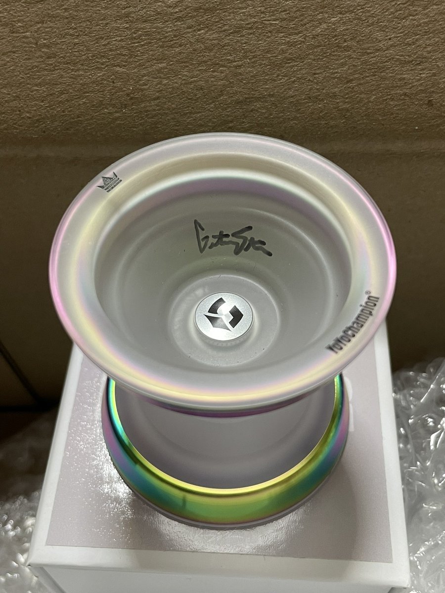 shutter_krownst's tweet image. #YoYoChampion
#gentrystein

Gフォース、シャッターエリートTiプラハロゴエディションが届きました😆
Gフォース、めちゃくちゃ幅広ですが、とても使いやすいです！
両方とも、ジェントリーにサインをお願いして書いてもらいました！！
とてもCOOLです😁