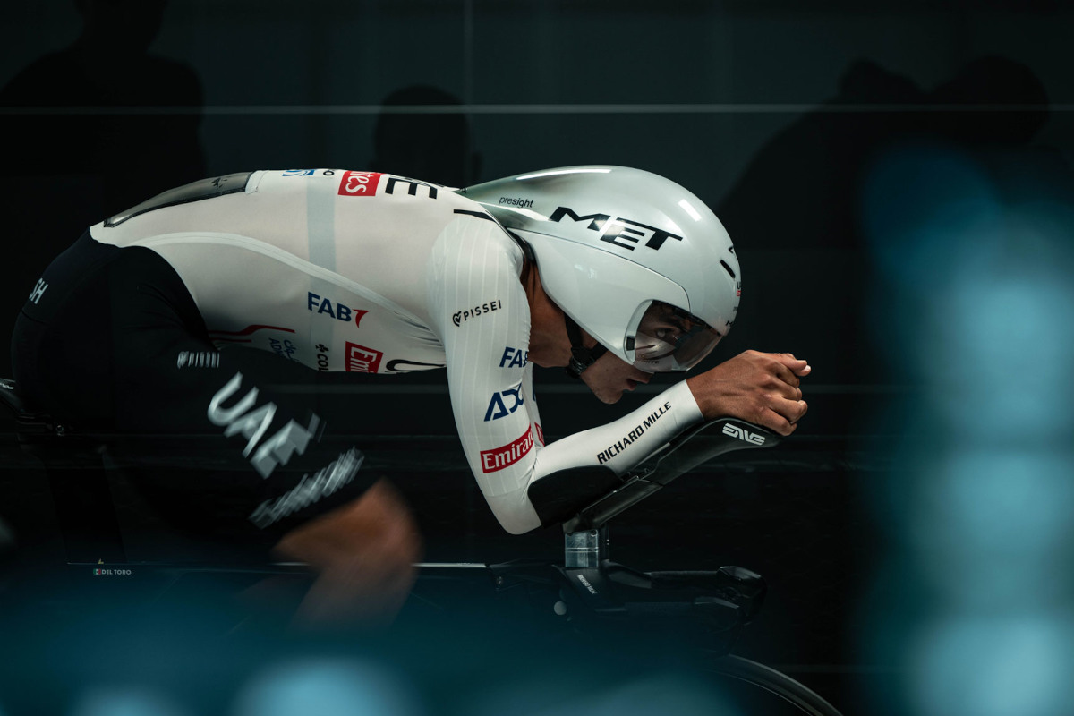 TopBici's tweet image. El #Met Drone Wide Body II, utilizado por el @TeamEmiratesUAE de @TamauPogi, es uno de los #cascos de #triatlon y #contrarreloj más avanzados del momento:

➡️ topbici.es/casco-met-dron… ⬅️

#ciclismo #cycling