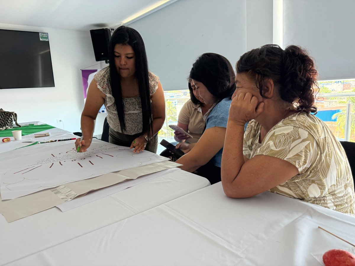 Mujeres de #PuertoAsís #Putumayo trazan planes de acción para exigir recursos y hacer cumplir la Política Pública de Género. 🚺✊ Su organización es motor de cambio en el territorio.
#ElPoderDeEllas #MujeresTejiendoUnFuturoDePaz <a href="/UEenColombia/">Unión Europea en Colombia 🇪🇺</a> #COSPE