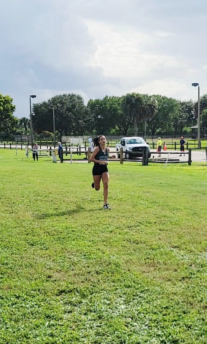 pinecresttrack's tweet image. Sarah Montague won the Shark Bite Invite, PR by 18 seconds 19:35.  It was her first ever cross country win, fastest time since 2022 &amp;amp; 2:32 faster than last year&apos;s opener.  Her time is also #4 in FL for 2A.    #PCXCountry #PCTrack #PCAthletics #PCPanthers
#PCAlumni