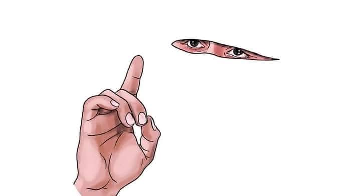 عينانِ من عَتبٍ
وترقّبٍ وسُهاد

لن تُغمضا أبدًا
يا آخر الأشهادْ

عن أمّةٍ .. أمَةٍ
فيها الكريمُ يُبادْ

وجهٌ بغير فمٍ
أرضٌ بَغيرِ بلادْ

ودمٌ يغورُ سُدًى
في لذّة الأجسادْ

كم طاردوا رُسلا
كم شَيطَنوا مِن هادْ

الأغنياءُ بِـ(هم)
وبِـ(نا) .. همُ الزهّادْ

يا (ابن الزبيرِ) وكمْ
في