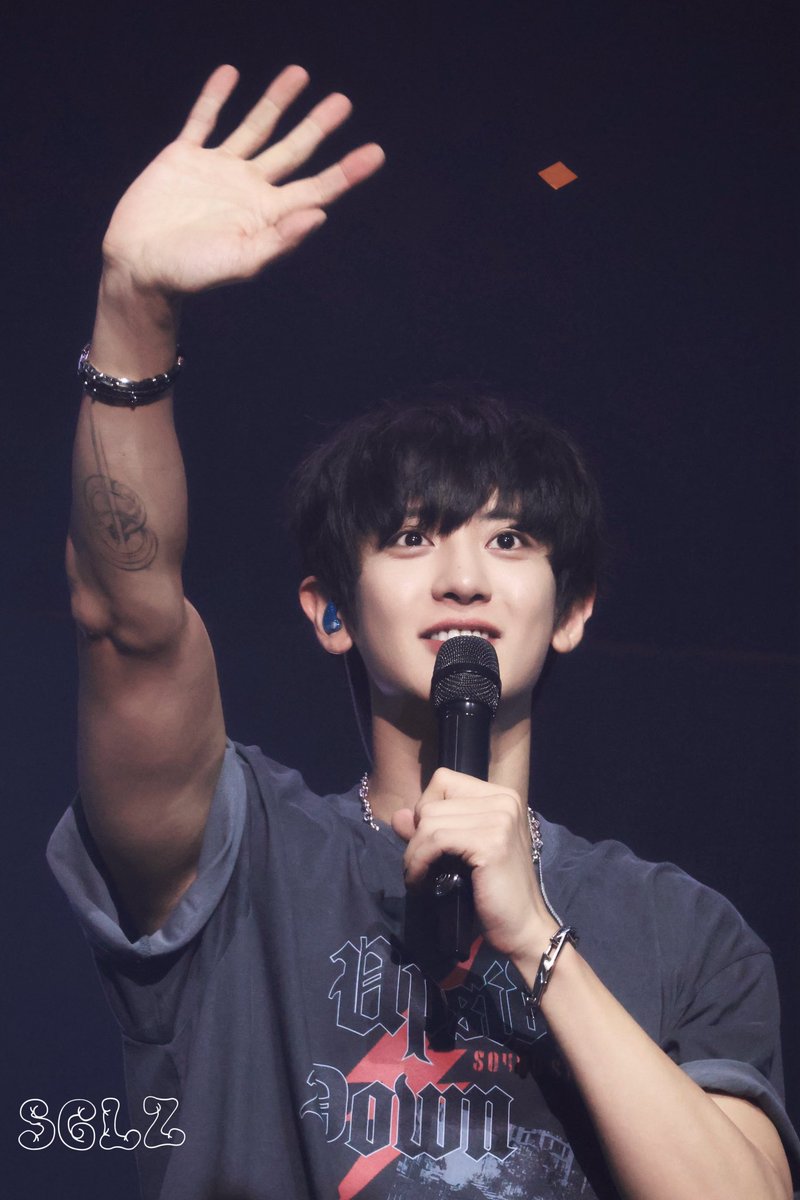BABASG495815's tweet photo. 250831 CHANYEOL SEOUL UPSIDE DOWN SOUND STAGE
#찬열 #CHANYEOL #灿烈 
#EXO #엑소 #weareoneEXO #朴灿烈 https://t.co/m5qTvmpl1U