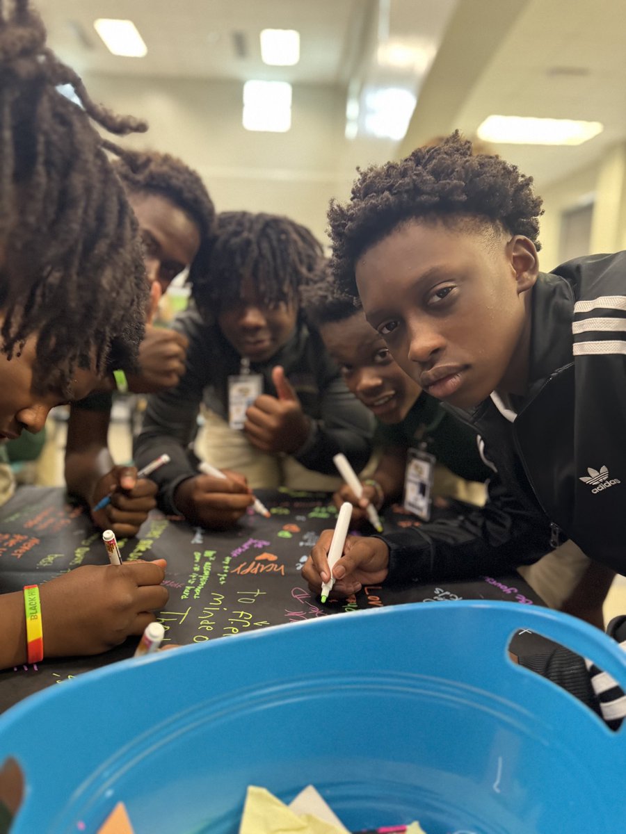 R. K. Smith Middle tweet media