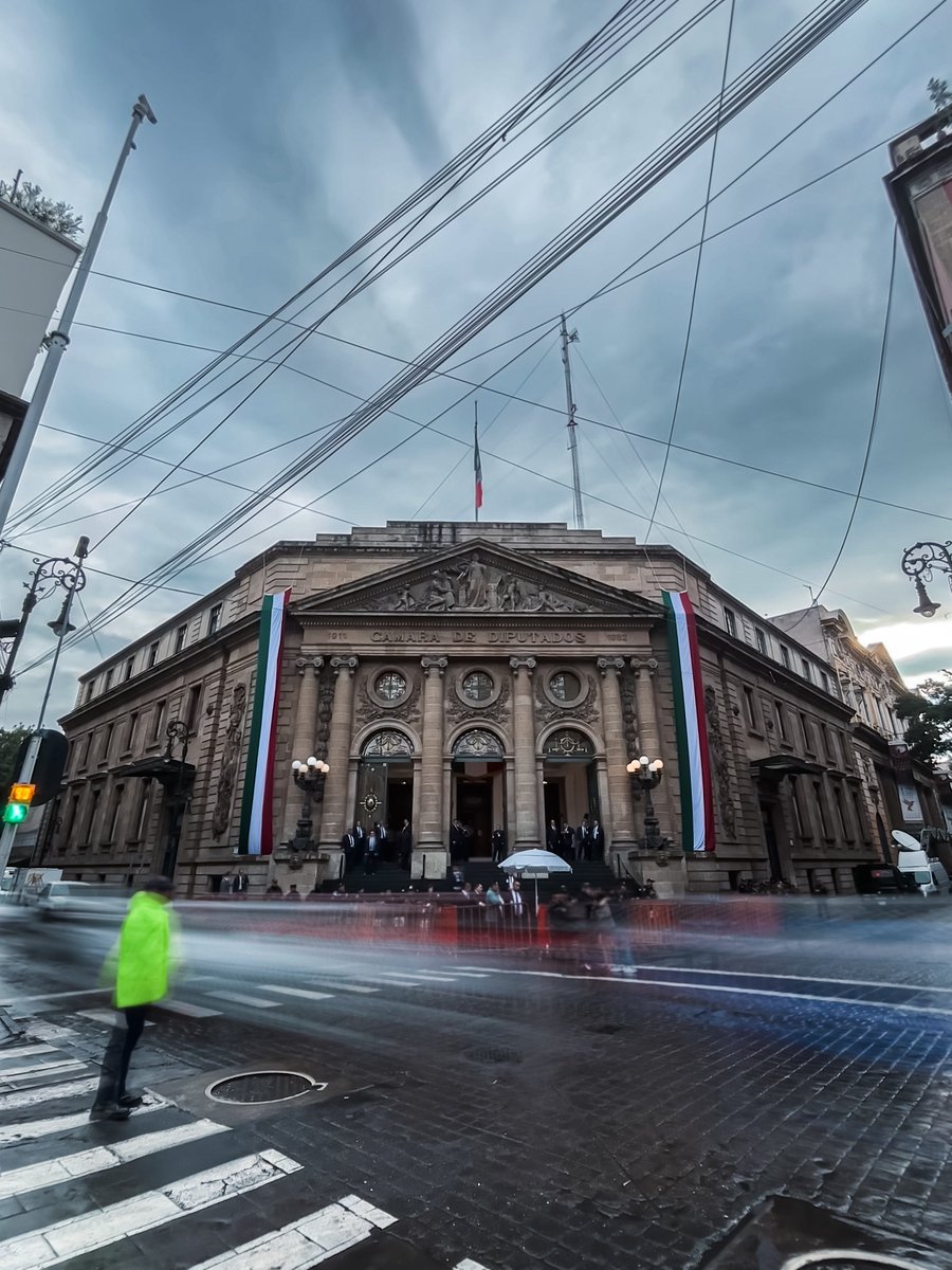 Lunes de Congreso en la Ciudad de México. 🙂📸🏛️

Buen día para todos!!! 

#Lunes #CongresodelaCiudaddeMéxico #shotoniphone15 #jems 
<a href="/webcamsdemexico/">Webcams de México</a>