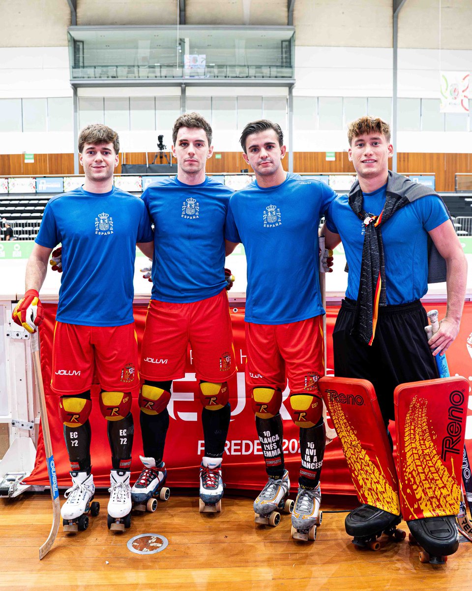 𝐋𝐎𝐒 𝐃𝐄𝐁𝐔𝐓𝐀𝐍𝐓𝐄𝐒 𝐃𝐄 𝐋𝐀 𝐀𝐁𝐒𝐎𝐋𝐔𝐓𝐀 🆕

💎 Eloi Cervera
💎 Sergi Llorca
💎 Pol Manrubia
💎 Guillem Torrents

¡Menos de 3 horas para debutar en el Europeo! 🔥

#EuroHockey2025 #HockeyPatines