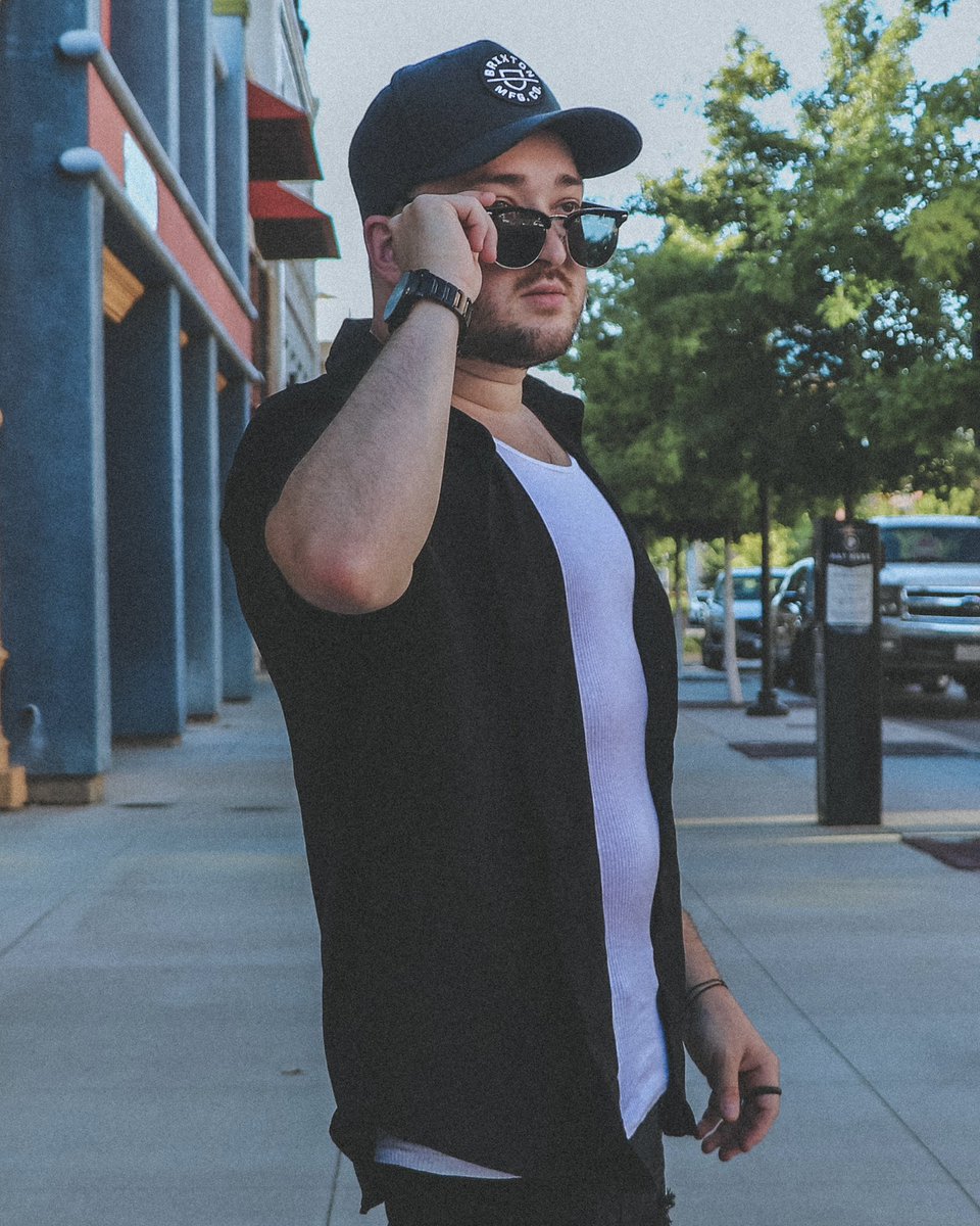 iHateKayos's tweet photo. Hey look! I just put out a new song! Check it out here: https://t.co/mLev9WEbJZ https://t.co/tl7Y0Tm1yf